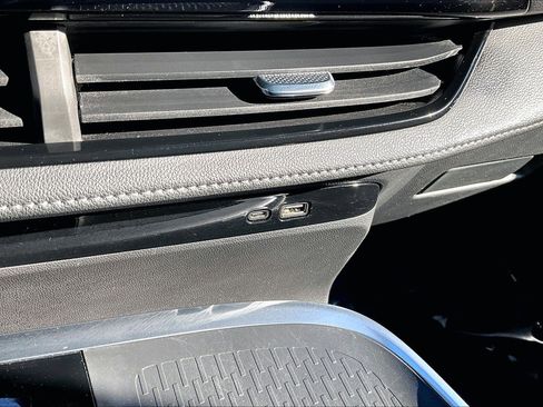 Used 2025 Buick Enclave Preferred image 33