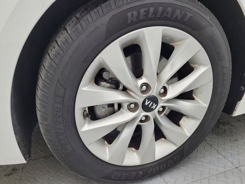 Used 2018 Kia Optima LX w/ 17" Alloy Wheels Package image 31