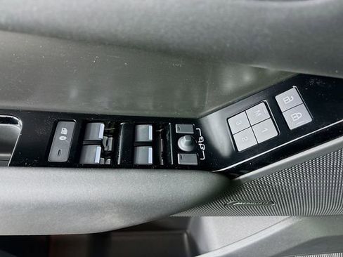 Used 2026 Land Rover Range Rover Velar S image 20