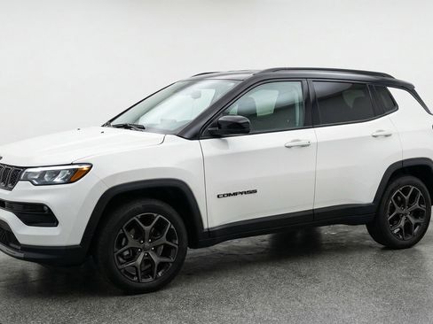 Used 2025 Jeep Compass Limited AWD/4WD image 3