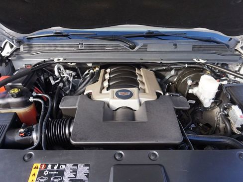 Used 2019 Cadillac Escalade Platinum image 13