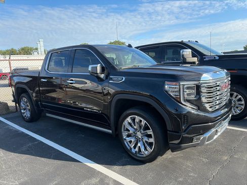 Used 2022 GMC Sierra 1500 Denali w/ Denali Reserve Package AWD/4WD image 3