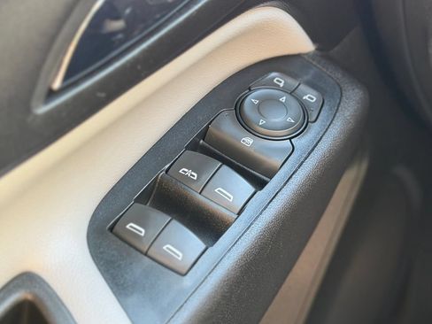 Used 2020 Chevrolet Equinox LS w/ LS Convenience Package AWD/4WD image 21