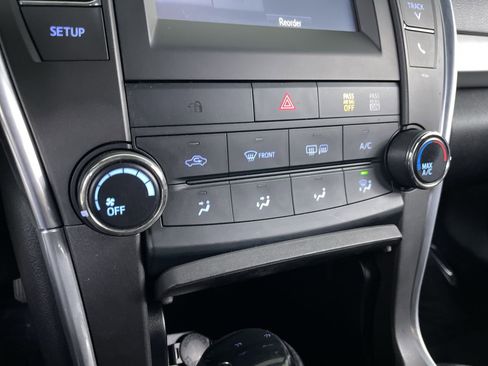 Used 2015 Toyota Camry SE image 16