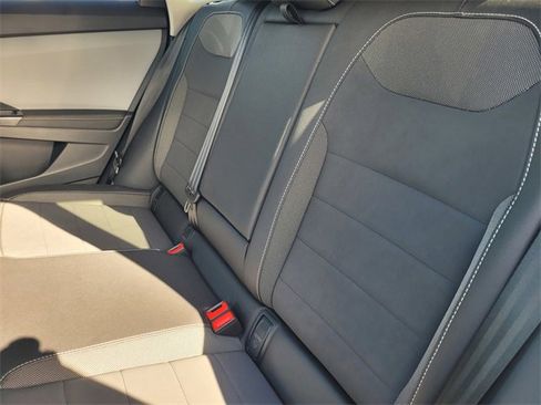 Used 2024 Volkswagen Taos SE image 15