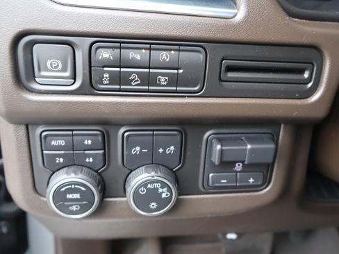 Used 2023 Chevrolet Suburban Z71 w/ Z71 Off-Road Package image 22