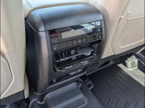 Used 2023 Jeep Grand Cherokee L Limited image 15