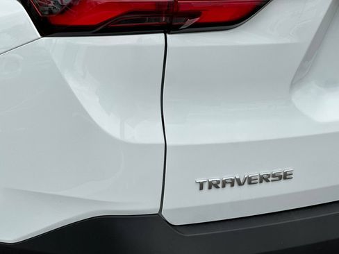 Used 2022 Chevrolet Traverse LS FWD image 38