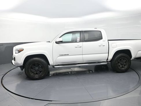 Used 2022 Toyota Tacoma SR5 AWD/4WD image 33