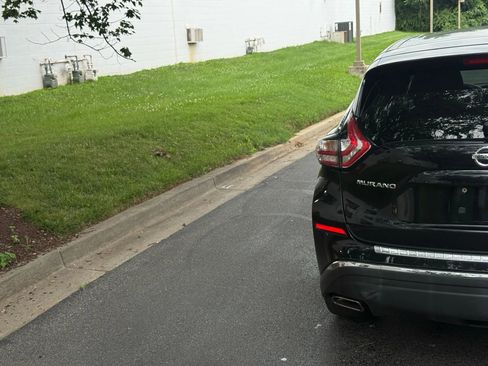 Used 2018 Nissan Murano S image 13