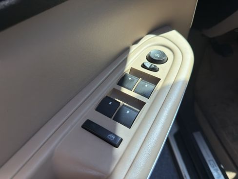 Used 2010 GMC Acadia SLT image 26