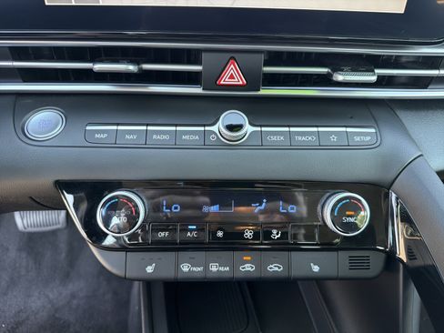 Used 2025 Hyundai Elantra SEL FWD image 16