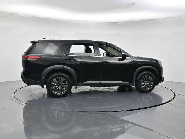 Used 2024 Nissan Pathfinder S FWD image 2