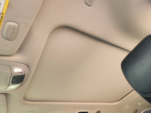 Used 2023 Chrysler Pacifica Limited FWD image 25