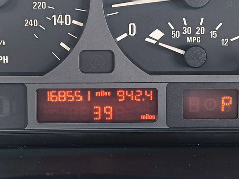 Used 2004 BMW 325i Wagon RWD image 14