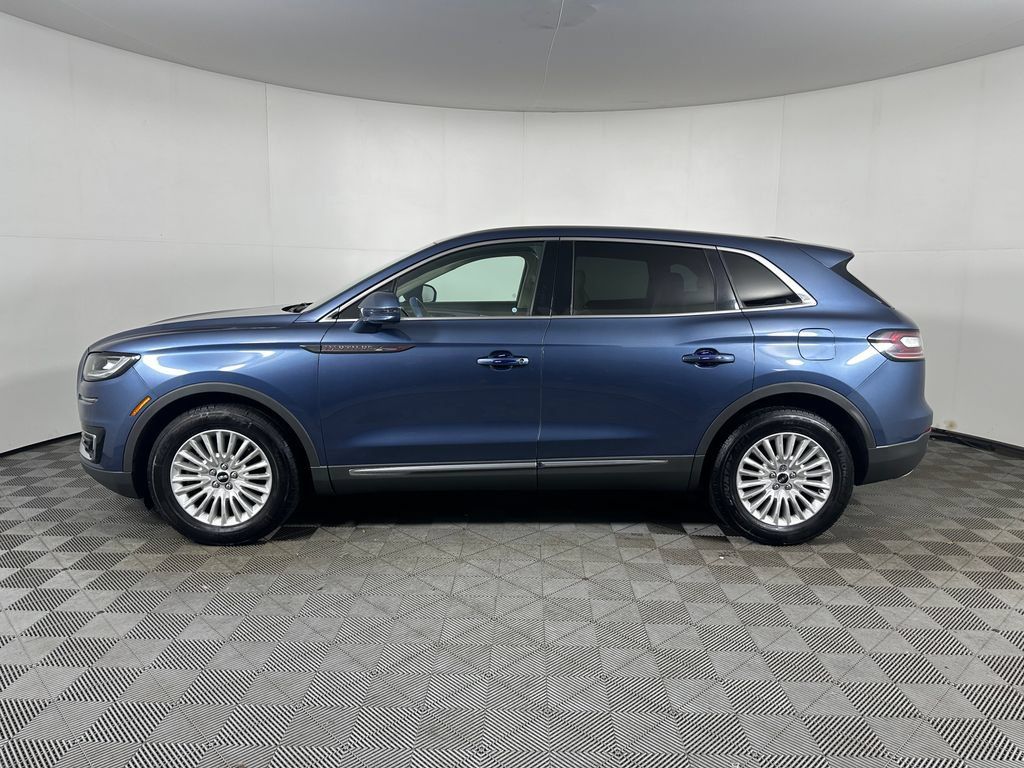 Used 2019 Lincoln Nautilus Premier AWD/4WD image 2