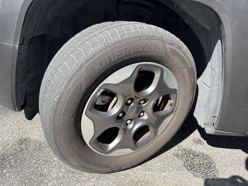 Used 2017 Jeep Renegade Sport w/ Power & Air Group image 13