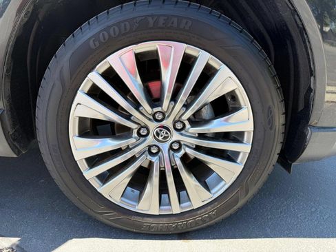 Certified 2024 Toyota Venza Limited AWD/4WD image 31
