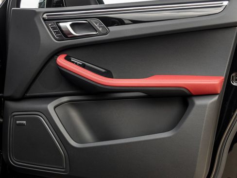 New 2026 Porsche Macan image 42