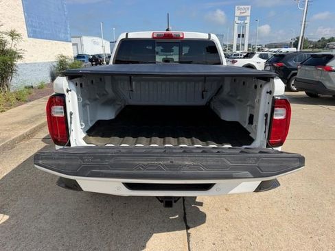 Used 2024 GMC Canyon AT4 w/ AT4 Premium Package AWD/4WD image 5