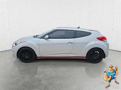 Used 2017 Hyundai Veloster Value Edition image 8
