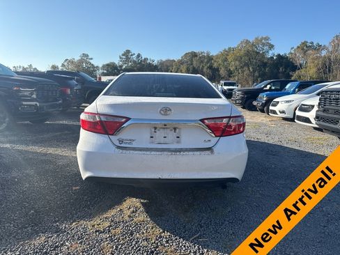 Used 2017 Toyota Camry LE image 4