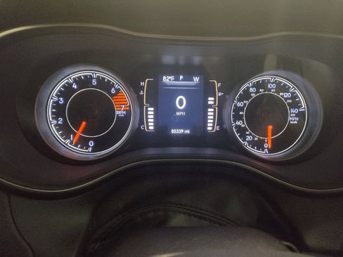 Used 2020 Jeep Cherokee Latitude Plus FWD image 23