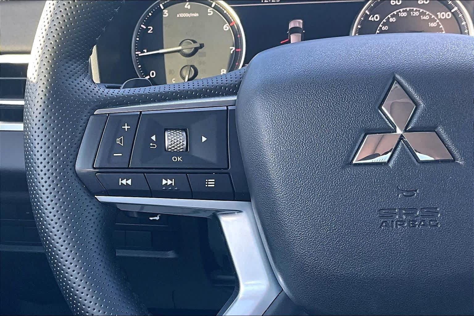 Used 2026 Mitsubishi Outlander AWD image 24