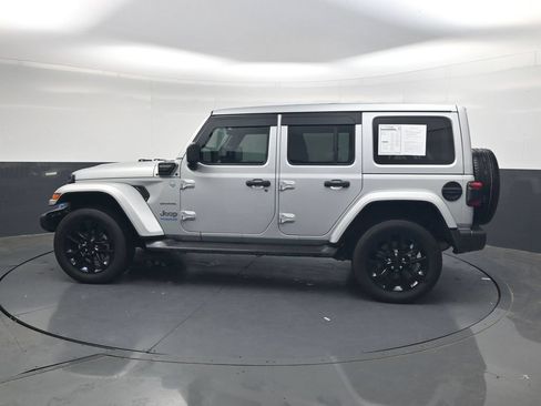 Used 2022 Jeep Wrangler Unlimited Sahara AWD/4WD image 10