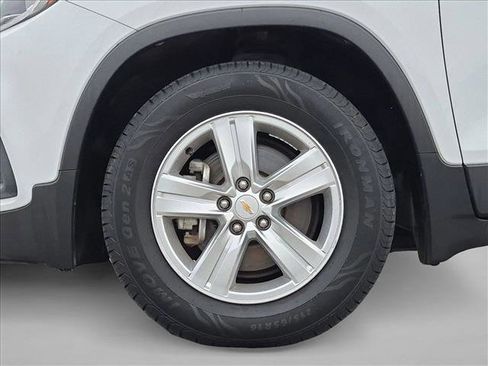 Used 2017 Chevrolet Trax LT w/ LT Convenience Package FWD image 29