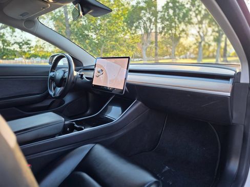 Used 2019 Tesla Model 3 Mid Range RWD image 17