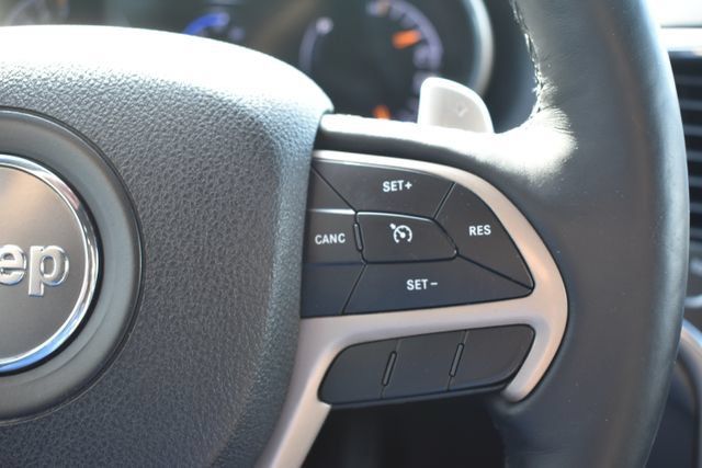 Used 2017 Jeep Grand Cherokee Laredo w/ Quick Order Package 23E AWD/4WD image 23