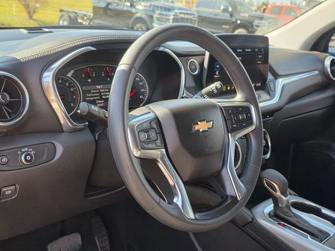 Used 2025 Chevrolet Blazer LT image 11