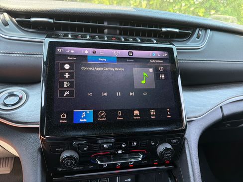 Certified 2024 Jeep Grand Cherokee Limited w/ Luxury Tech Group II AWD/4WD image 24