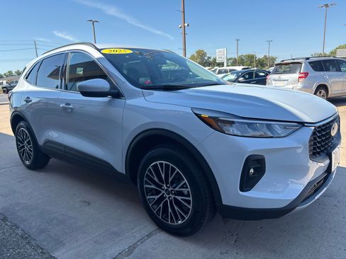 New 2025 Ford Escape PHEV image 7