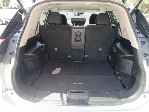Used 2019 Nissan Rogue SV FWD image 10