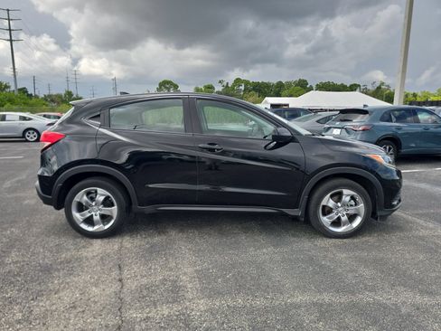 Used 2022 Honda HR-V LX image 3
