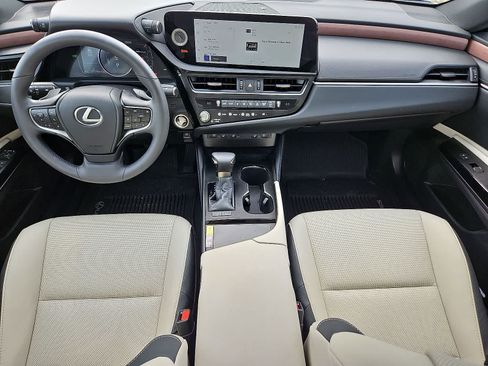 Used 2025 Lexus ES 300h w/ Premium Package FWD image 11