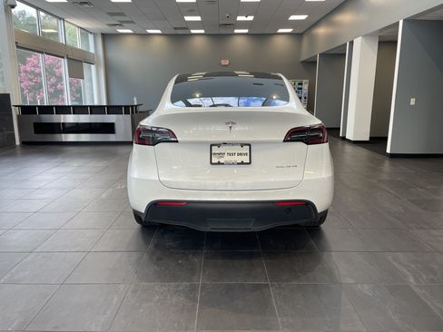 Used 2023 Tesla Model Y Long Range AWD/4WD image 9