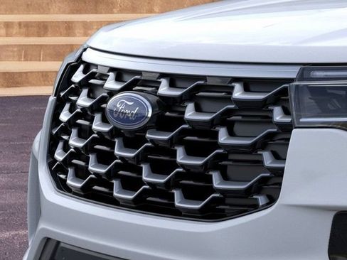 New 2026 Ford Explorer Platinum w/ LUX Leather Package AWD/4WD image 17