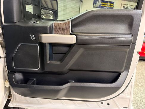 Used 2019 Ford F250 Lariat w/ Lariat Ultimate Package AWD/4WD image 43