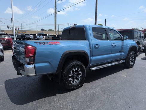 Used 2019 Toyota Tacoma TRD Off-Road AWD/4WD image 5