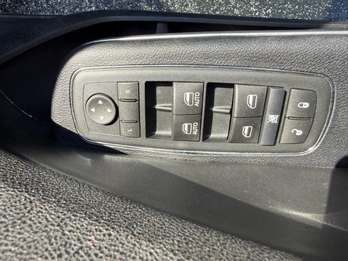 Used 2016 Chrysler 300 C RWD image 13