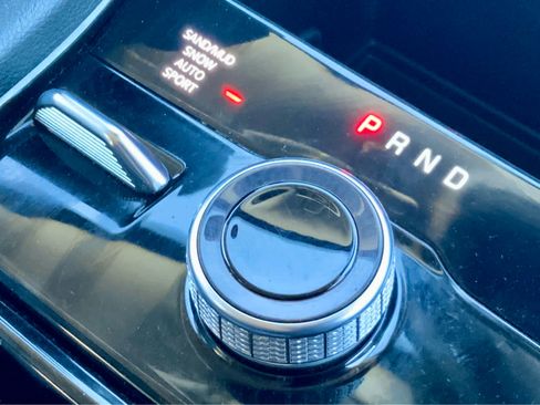 Used 2023 Jeep Grand Cherokee Limited image 46