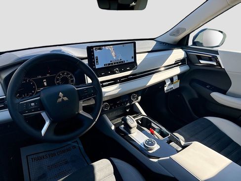 New 2026 Mitsubishi Outlander SE image 24