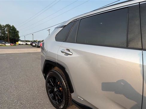 Used 2022 Toyota RAV4 SE w/ SE Grade Weather Package AWD/4WD image 24
