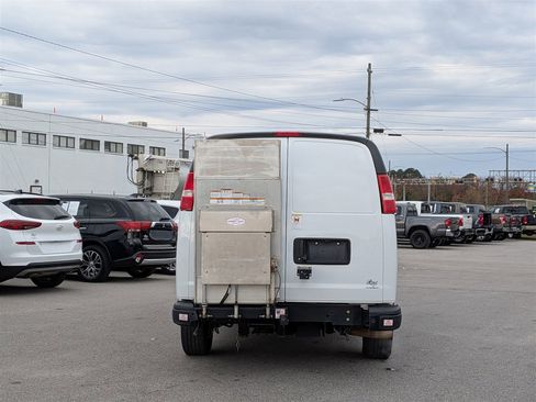 Used 2021 Chevrolet Express 3500 w/ Driver Convenience Package image 4