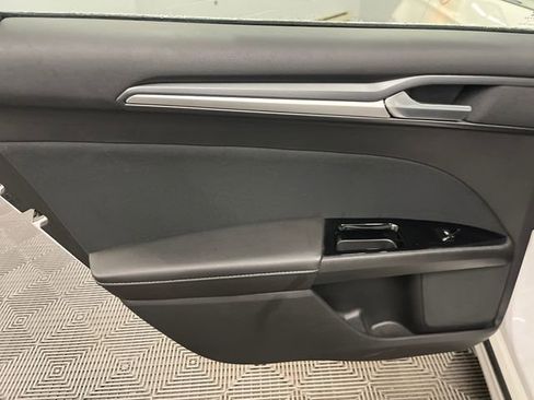 Used 2015 Ford Fusion SE image 14