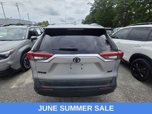 Used 2019 Toyota RAV4 XLE w/ Convenience Package FWD image 4