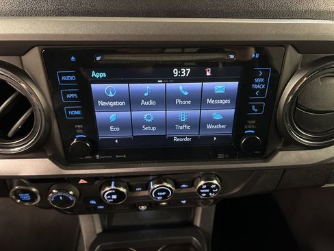 Used 2018 Toyota Tacoma TRD Off-Road image 9